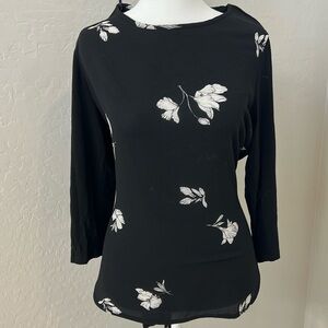 Vince Camuto size Large 3/4 length sleeve black with white floral top